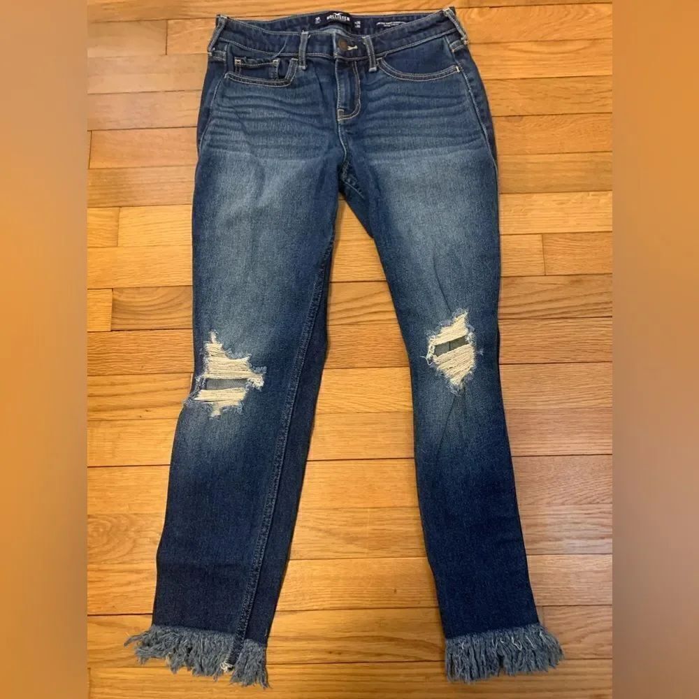 Hollister size 3 low rise skinny crop blue jeans